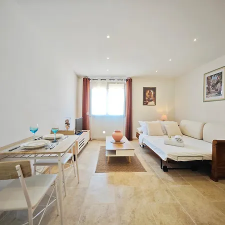 Apartment Calm And